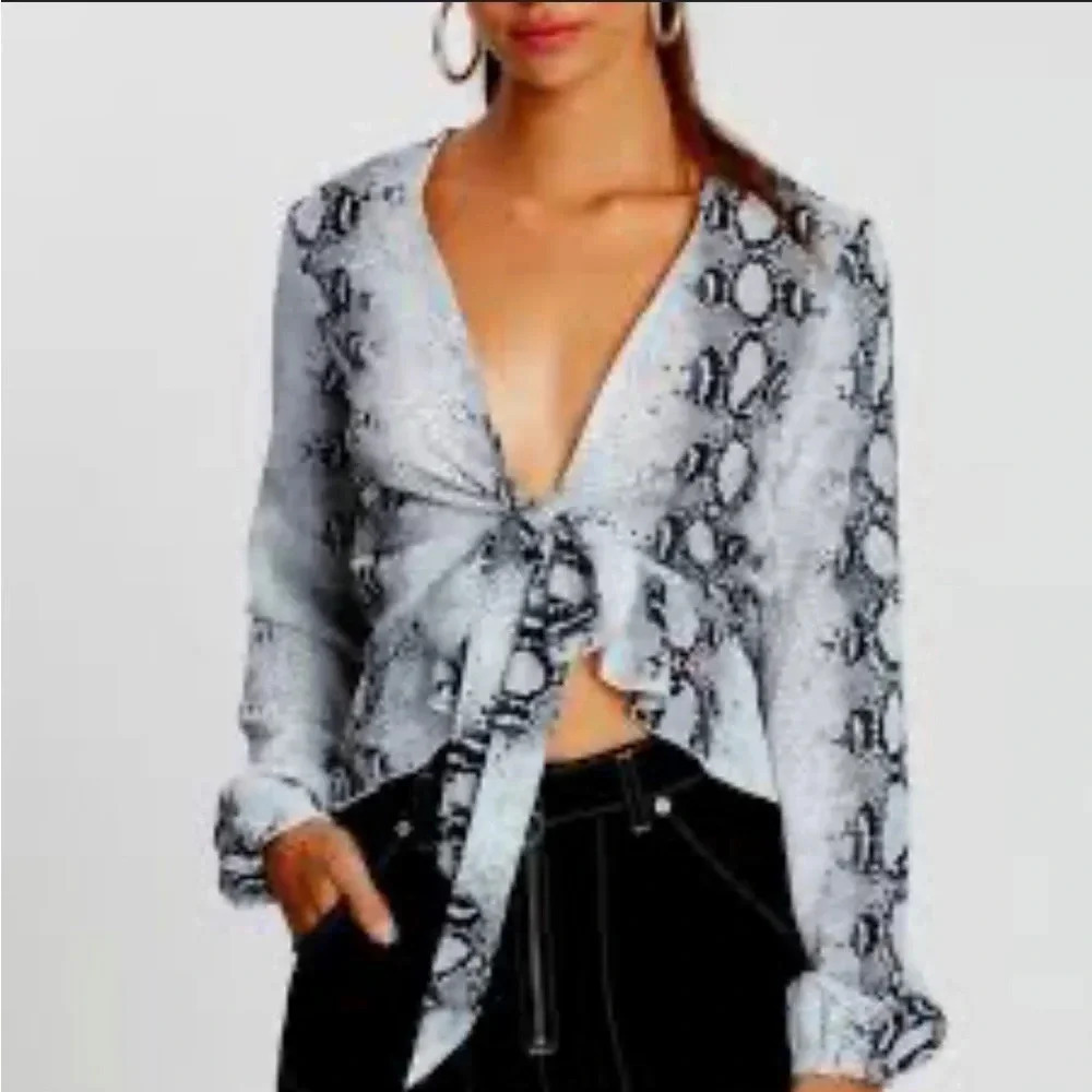 NWT MISSGUIDED SNAKE PRINT TIE FRONT RUFFLE BLOUSE